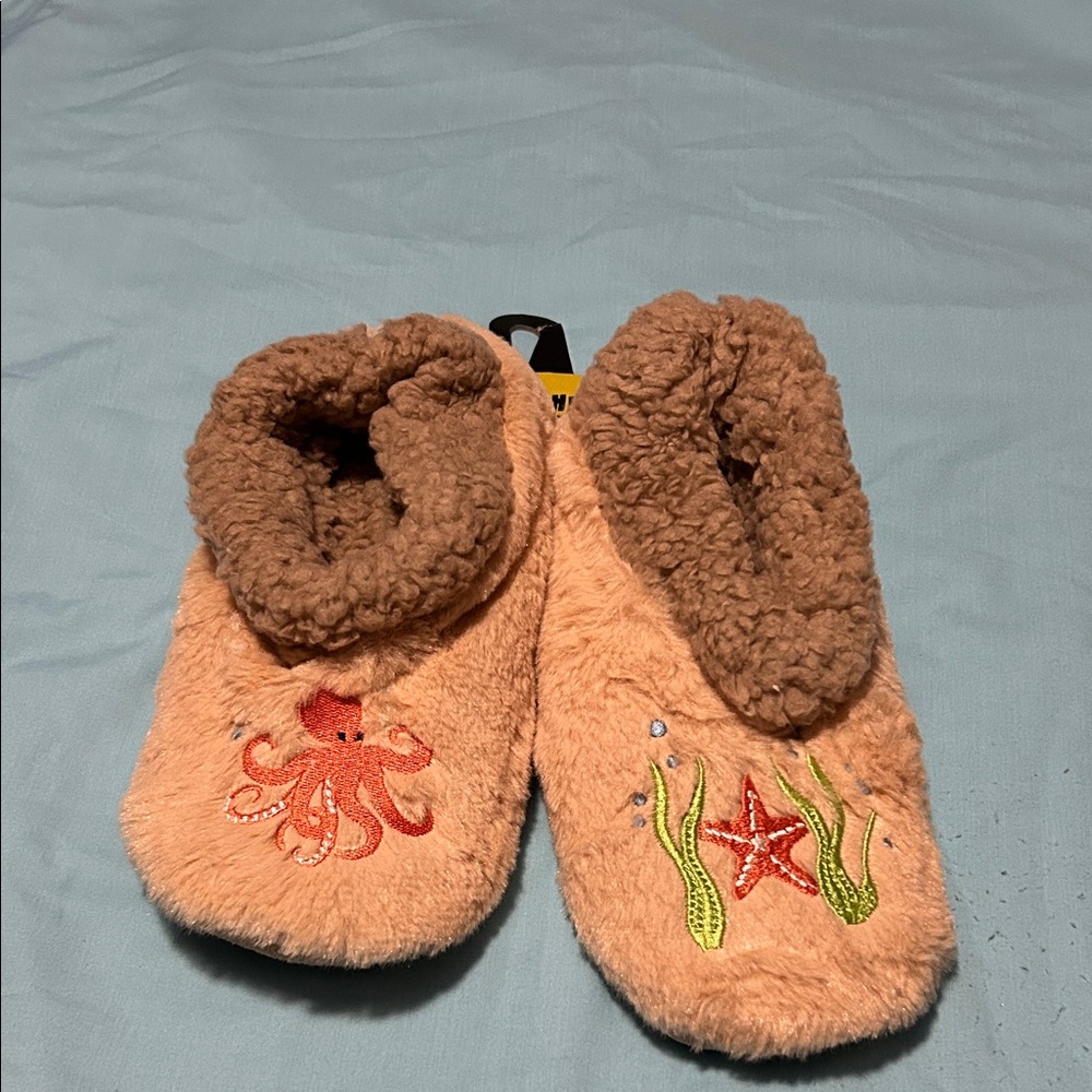 Oooh geez Cozy Starfish and Octopus Embroidered Slippers size 7/8 new